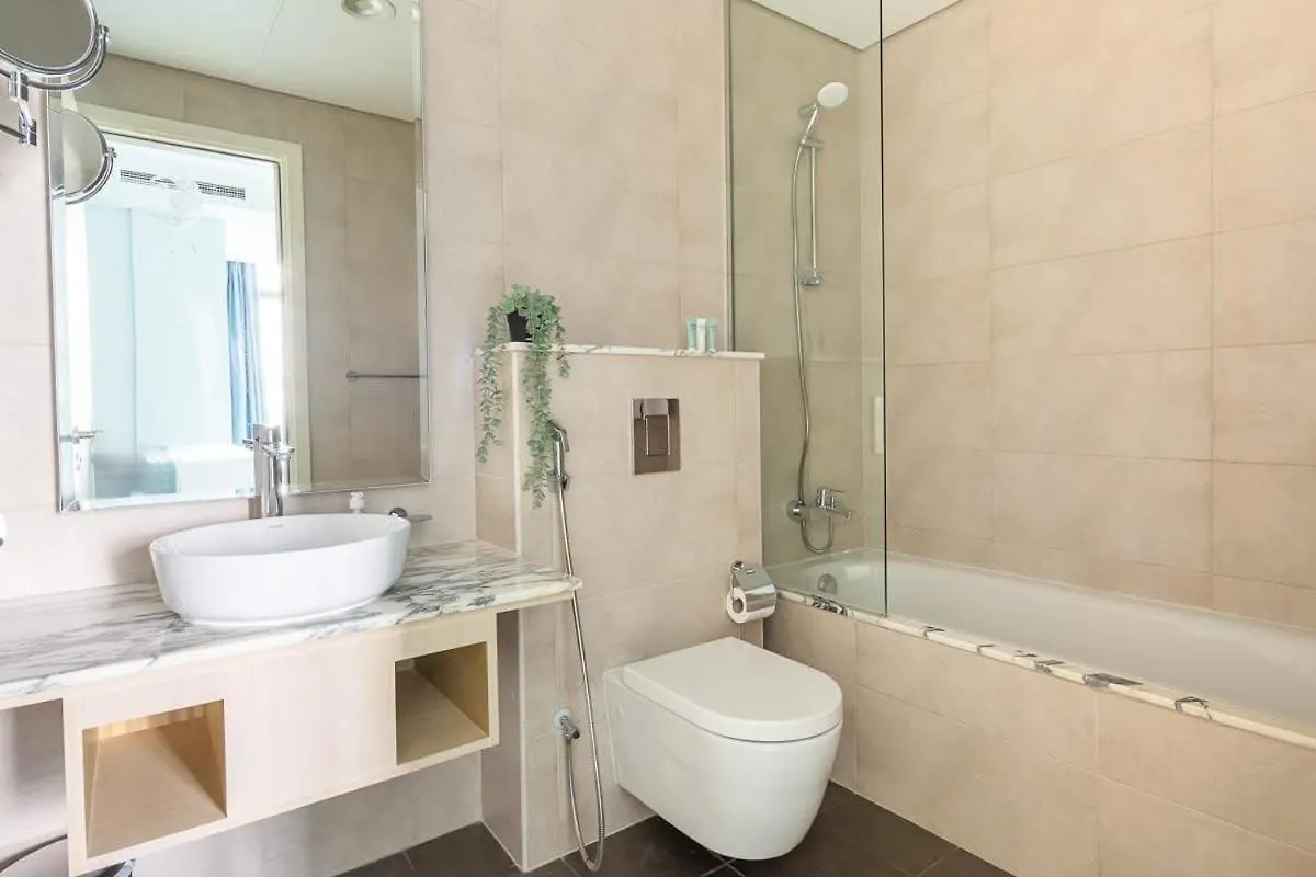 Frank Porter - Paramount Midtown Dubai 0*,